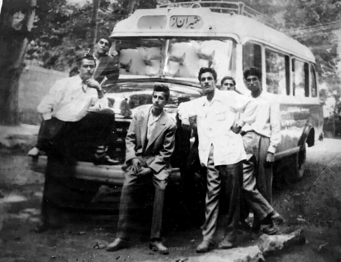 عکس یادگاری جالب با اولین اتوبوس محله در شمیران دهه 20